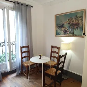 Privees Dans Un De 2 Pieces A 13e Paris